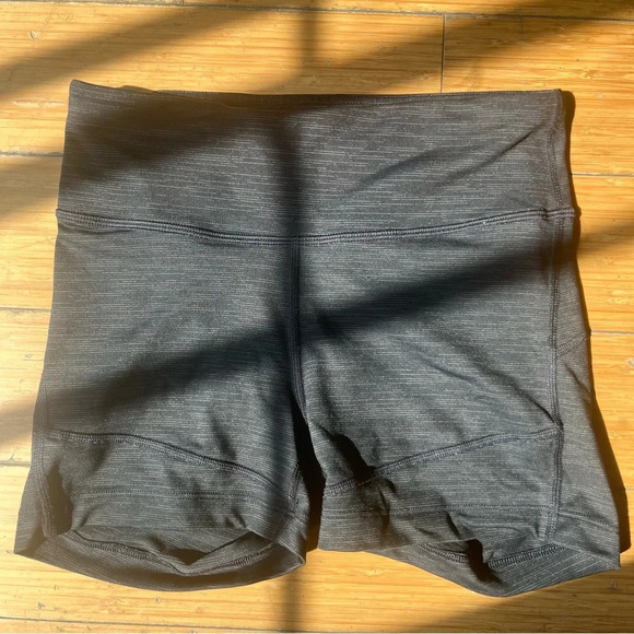 OUTDOOR VOICES Warm Up 3.5” Inseam Spacedye Grey Bike Shorts - Picture 1 of 7